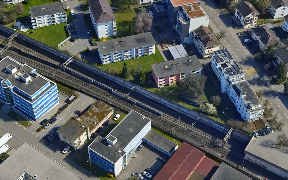 3D-Mesh für die Stadtentwicklung von Opfikon, Aufnahme 1 von 6 (Orthofoto, 3D-Mesh, Gaussian Splat)