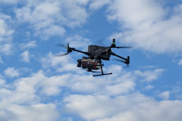 Vermessungsdrohne von Geotrend im Flug