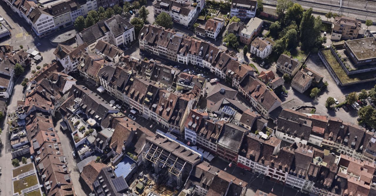 Fotorealistischer Gaussian Splat einer Schweizer Ortschaft aus der Luft, erstellt aus einer Drohnenbefliegung